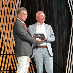 Albert Heck receives American Distinguished Contribution in Mass Spectrometry Award